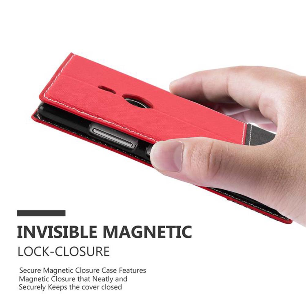 Mano che tiene una custodia rossa per telefono, chiudendosi con una chiusura magnetica. Testo in bianco e nero sotto.