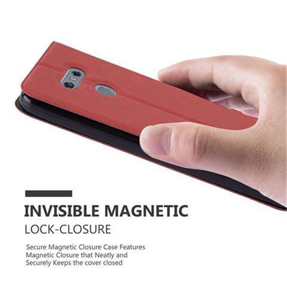 Mano che tiene una custodia rossa per telefono. La custodia è ripiegata. Testo: Chiusura magnetica invisibile.