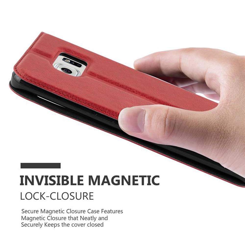 Una mano che tiene una custodia rossa, con chiusura magnetica invisibile.
