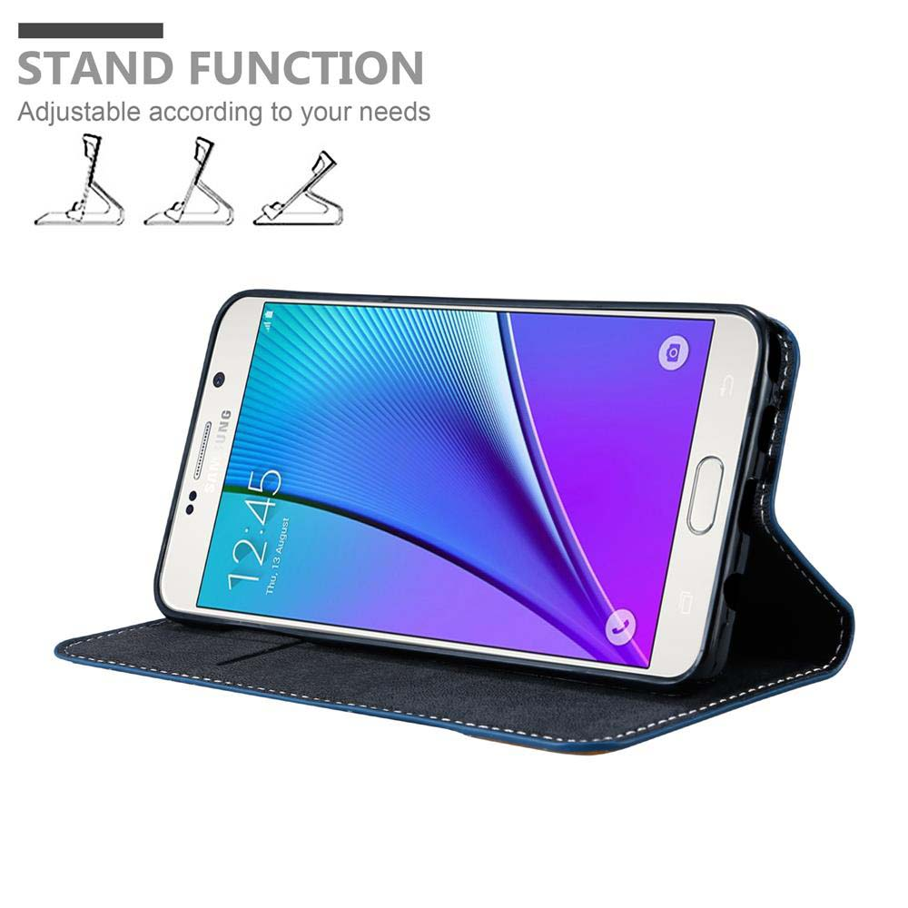 Telefono in custodia blu, aperto su superficie, testo sulla funzione supporto.