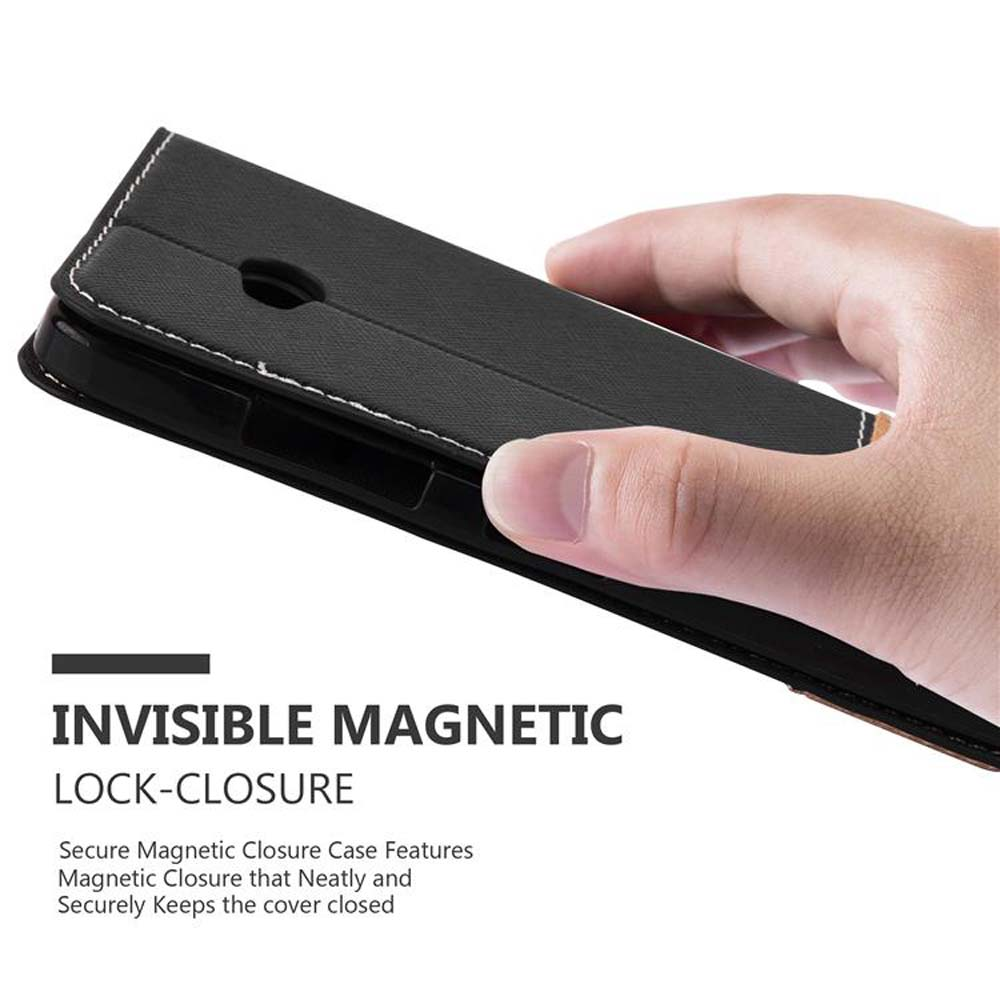Una custodia nera per telefono che si chiude. Una mano sta chiudendo la custodia del telefono. Testo di chiusura magnetica invisibile.
