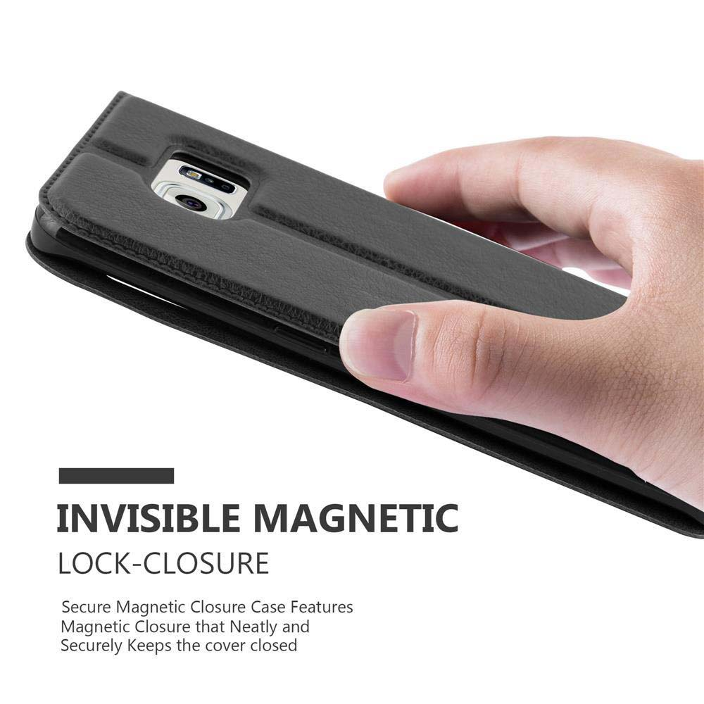 Custodia nera per telefono tenuta in mano. Testo: Chiusura magnetica invisibile. Chiusura magnetica sicura.