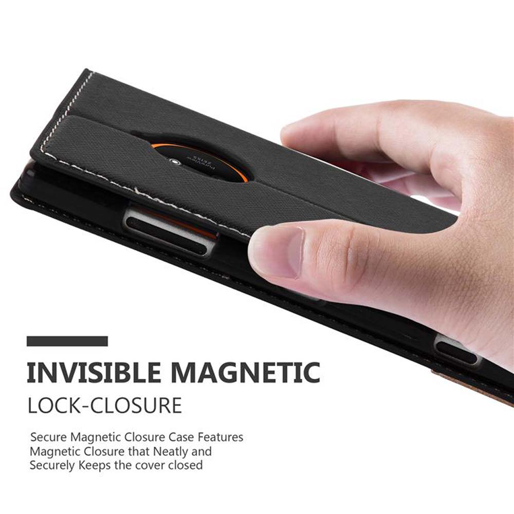 Mano che tiene una custodia per telefono. Chiusura magnetica in basso.