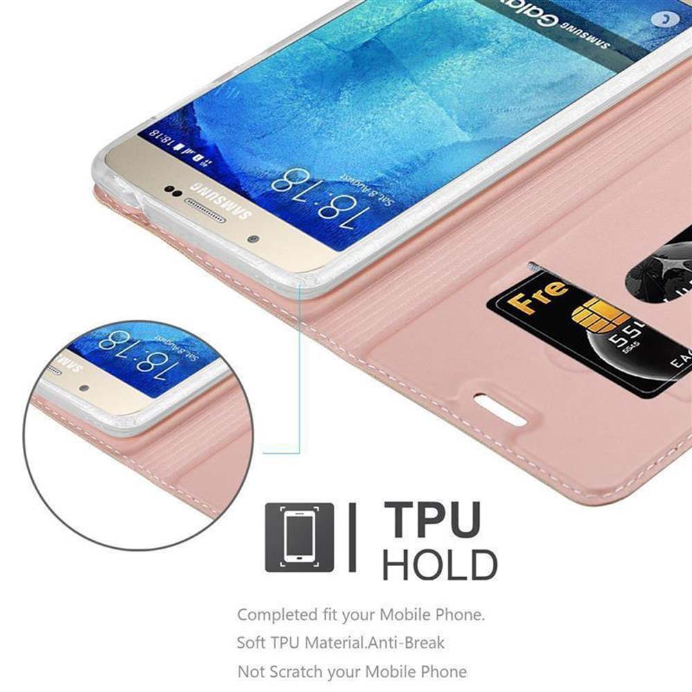 Un telefono è in una custodia rosa. All'interno c'è una carta di credito. Il testo dice: Supporto TPU, vestibilità completa per il tuo cellulare.