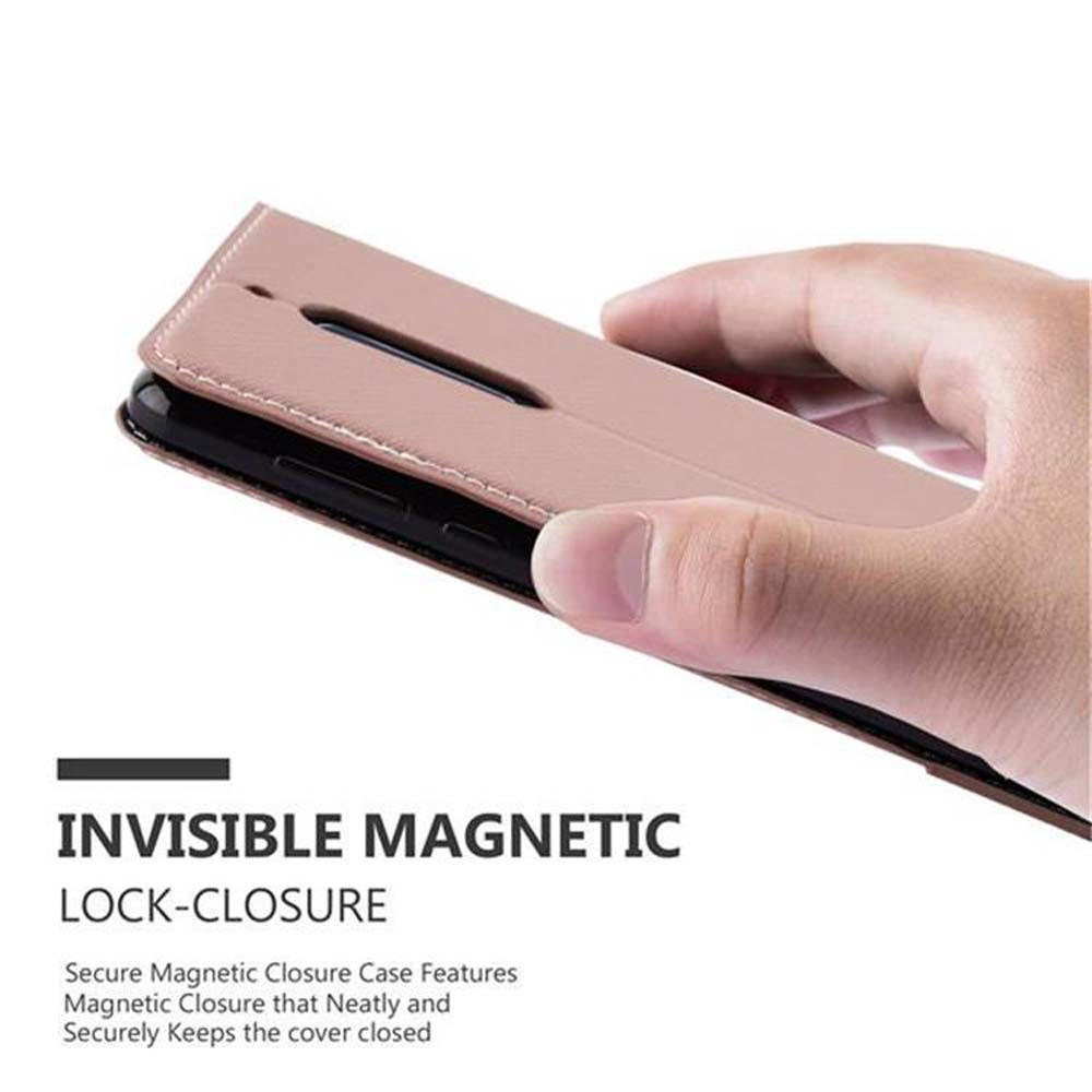 Una custodia per telefono rosa che si chiude, rivelando il telefono all'interno. La custodia ha una chiusura magnetica.