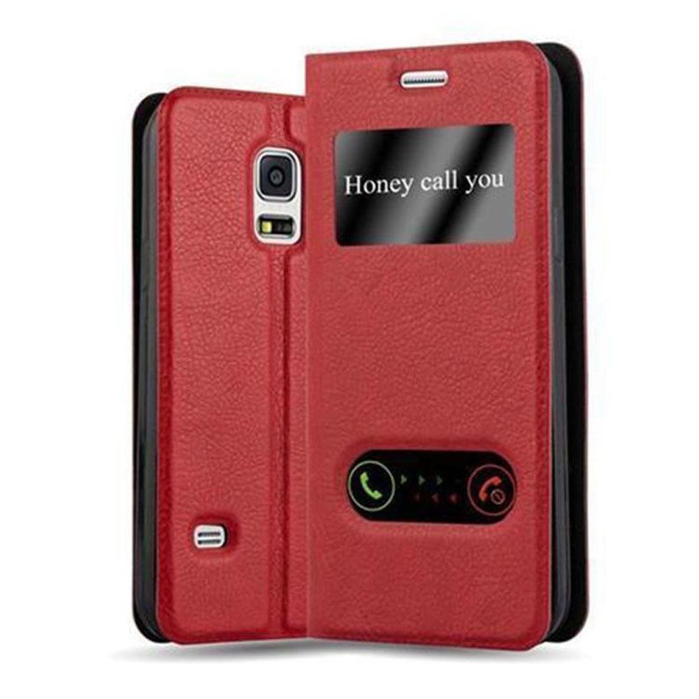 Funda roja, abierta, con teléfono dentro, mostrando el texto 'Honey call you'. El teléfono es rojo.