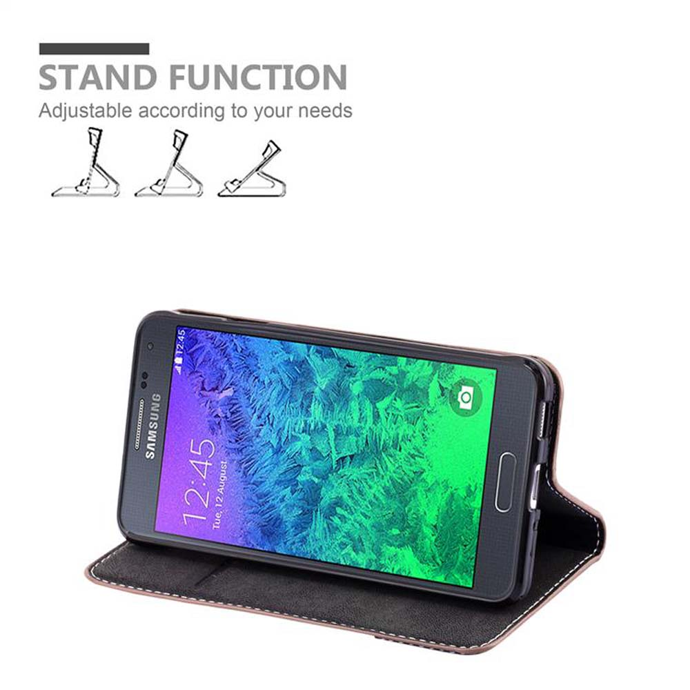 Samsung-Handy in einer braunen Hülle. Text „Standfunktion“ und kleine Symbole sind sichtbar, Bildschirm zeigt 12:45.