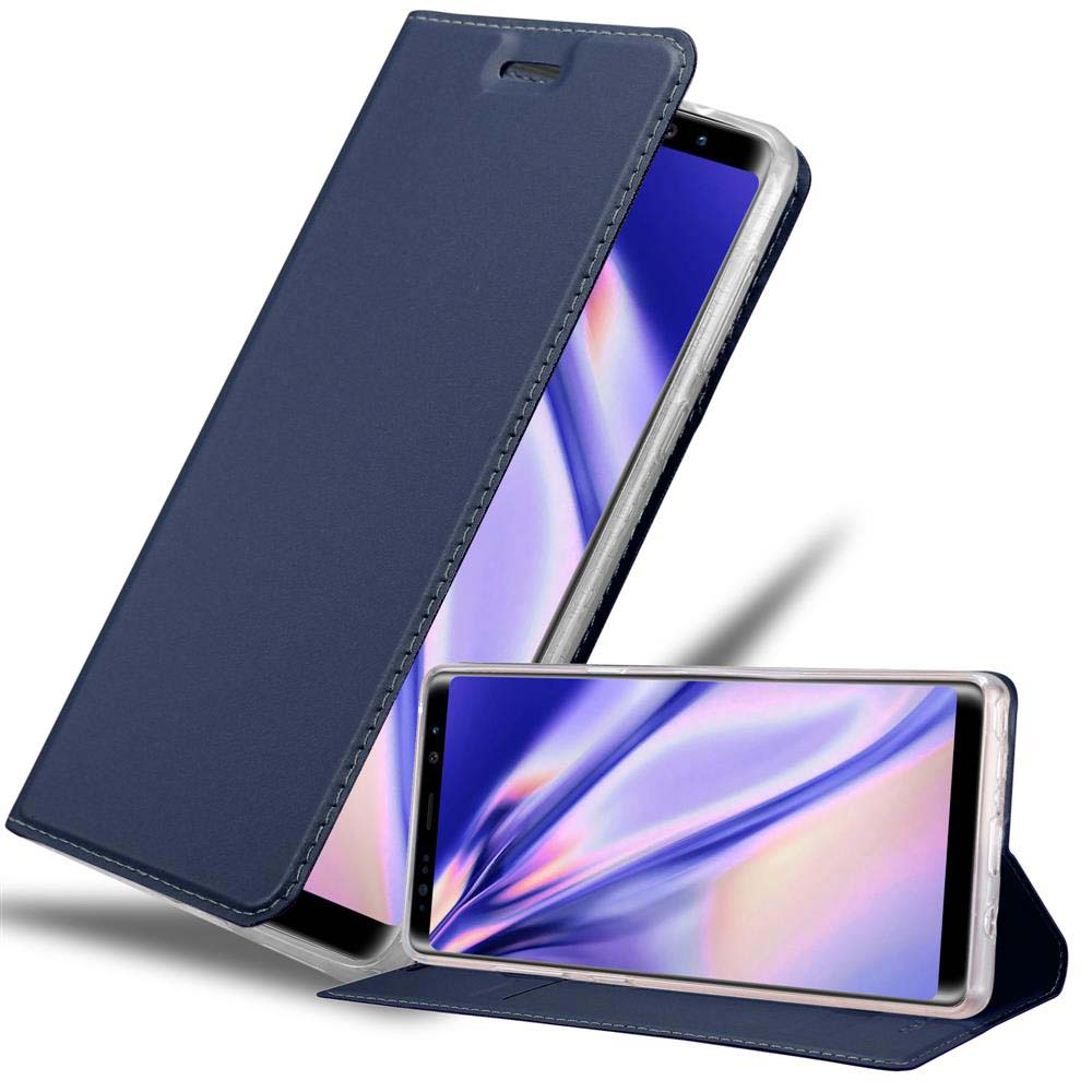 Zwei dunkelblaue Handyhüllen. Eine ist offen, mit einem Telefon darin. Die andere offen und gelehnt. Beide haben ein Telefon darin.