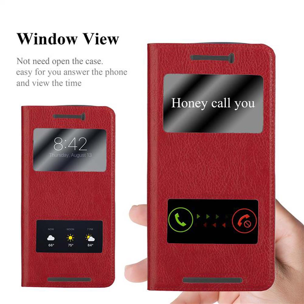 Funda roja con hora y notificación de llamada en pantalla.