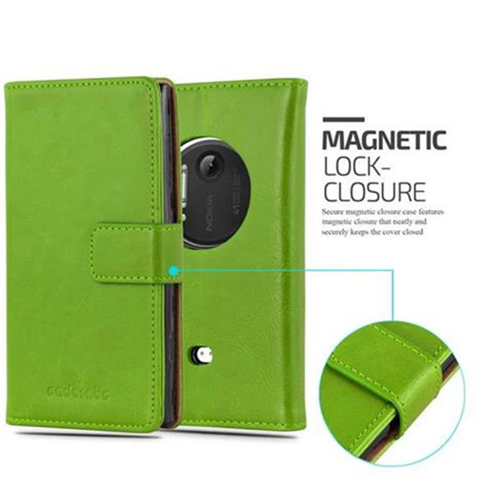 Custodia verde aperta. Telefono all'interno visibile. Chiusura magnetica con testo.