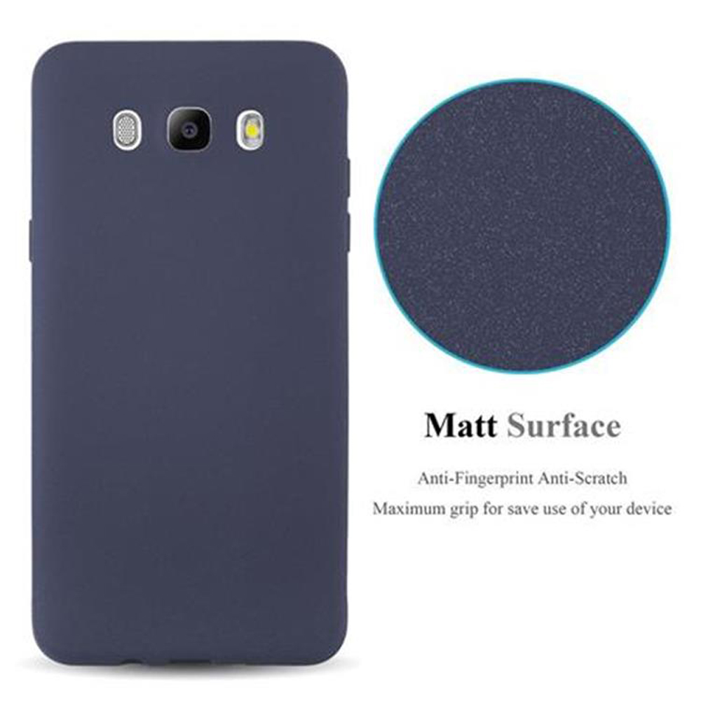Funda de teléfono azul oscuro con detalles de cámara y flash. Se muestra la superficie mate.