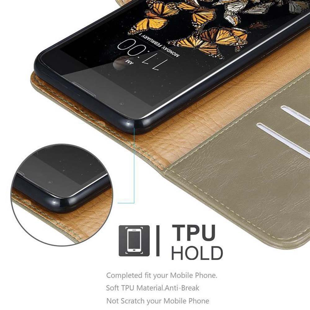 Teléfono en funda marrón. Se muestra la hora. Texto: TPU HOLD.