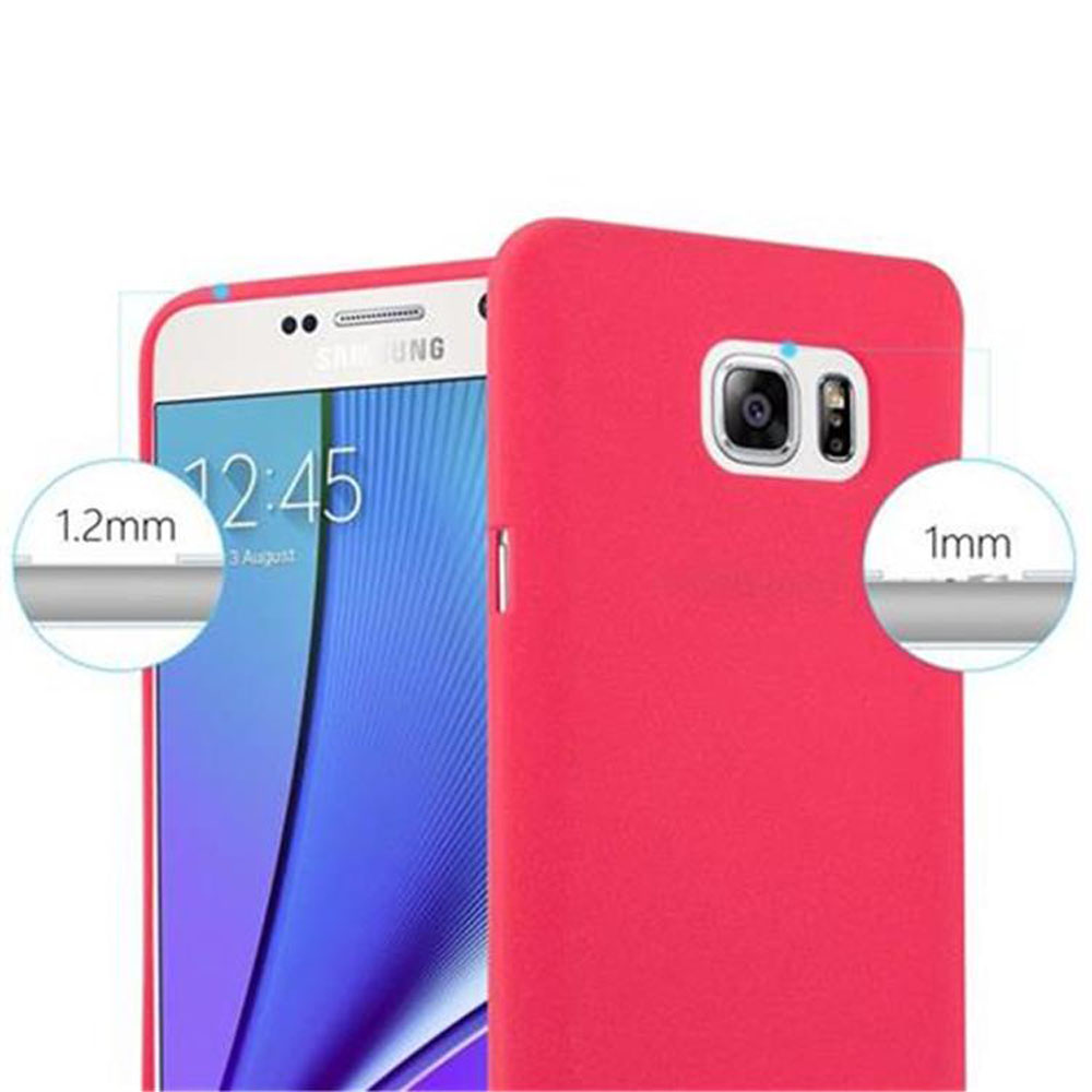 Teléfono rojo en una funda roja, primer plano que muestra el borde del teléfono y la funda. El teléfono es rojo.