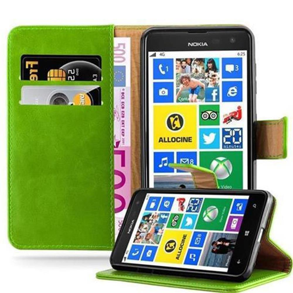 Funda verde para teléfono con teléfono dentro, dinero y tarjetas. El teléfono muestra iconos de aplicaciones.