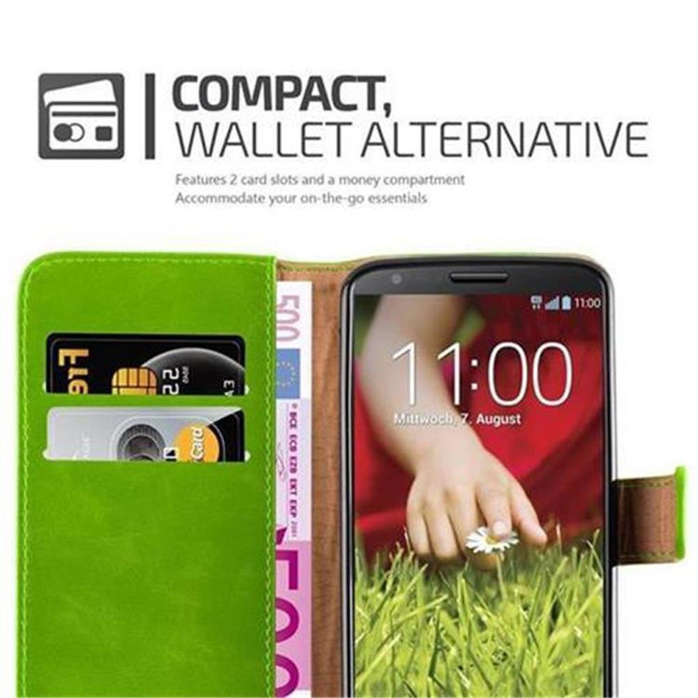 Custodia a portafoglio verde, con fessure per carte e scomparto per soldi, con un telefono all'interno.