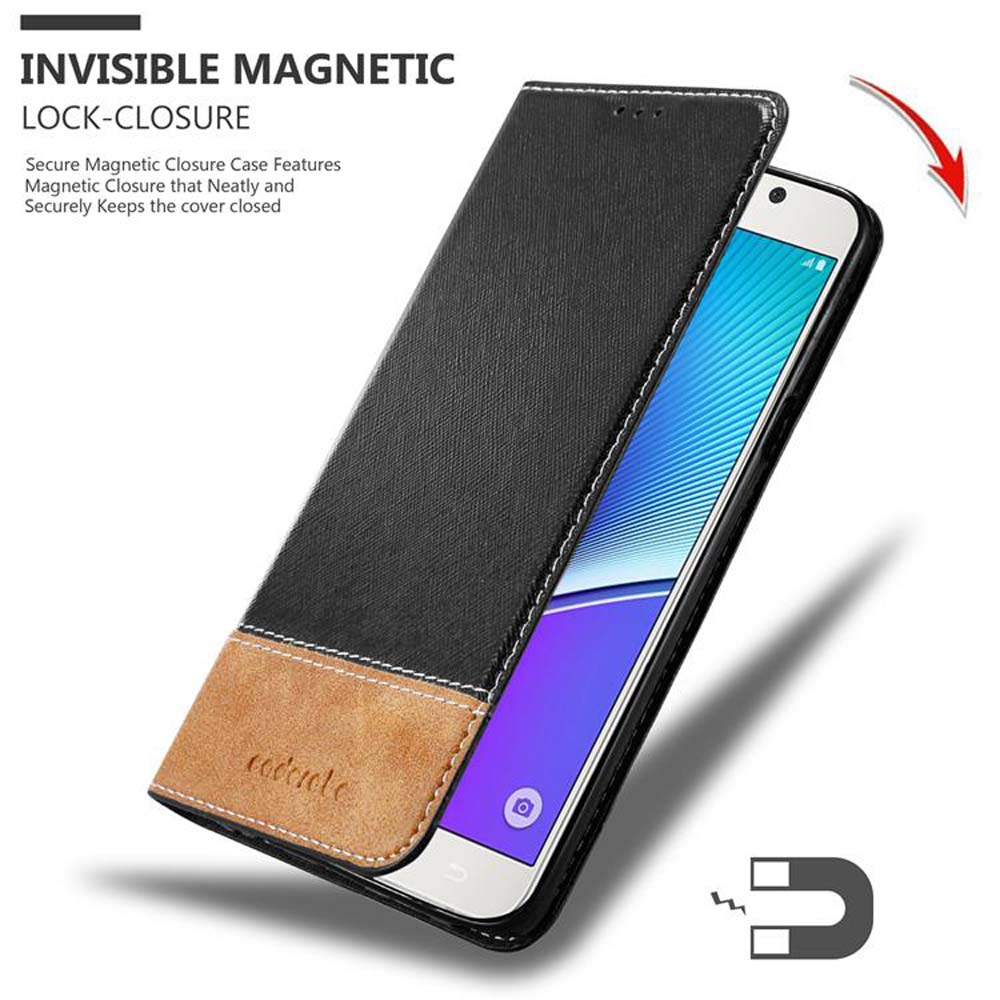 Una custodia per telefono nera e marrone è aperta, rivelando un telefono con schermo blu. Si vede un magnete.