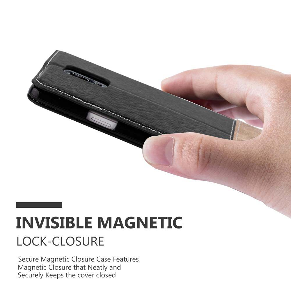 Mano che tiene una custodia per telefono nera. Testo: 'Invisible Magnetic Lock-Closure'.