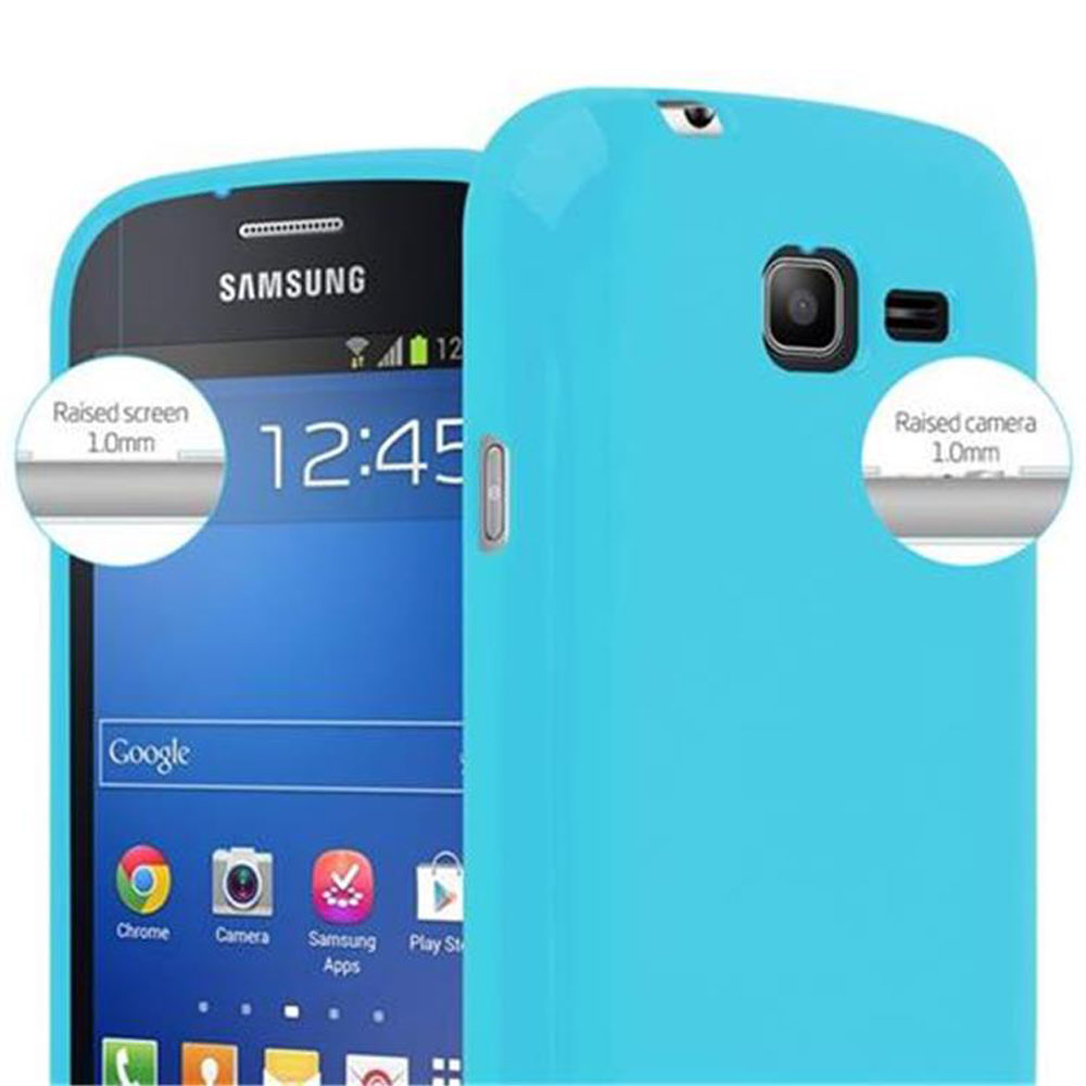 Custodia blu per telefono che protegge un telefono. Vengono annotati i dettagli dello schermo e della fotocamera rialzati. Sfondo bianco.