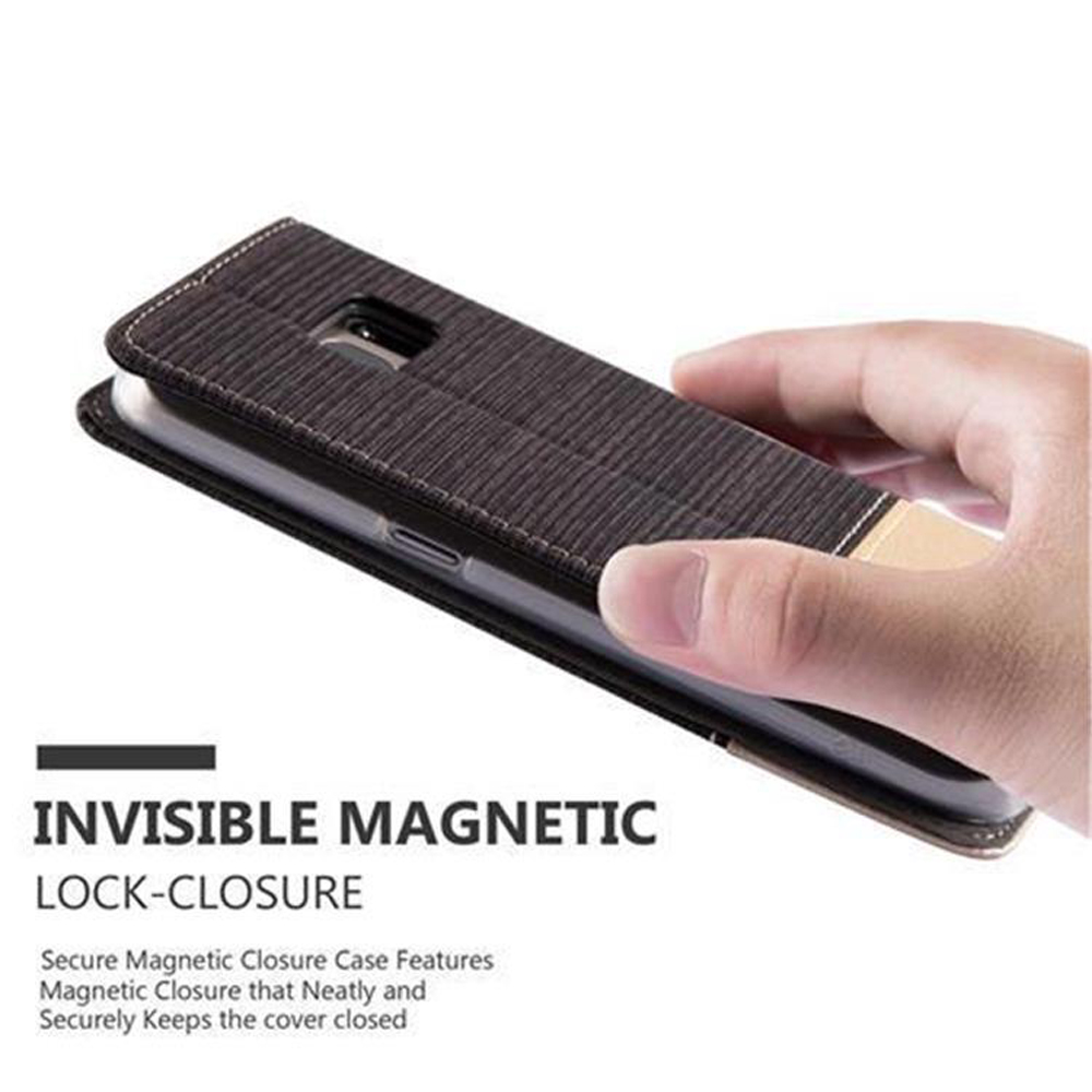 Custodia marrone con chiusura magnetica. Mantiene la cover chiusa in modo sicuro.