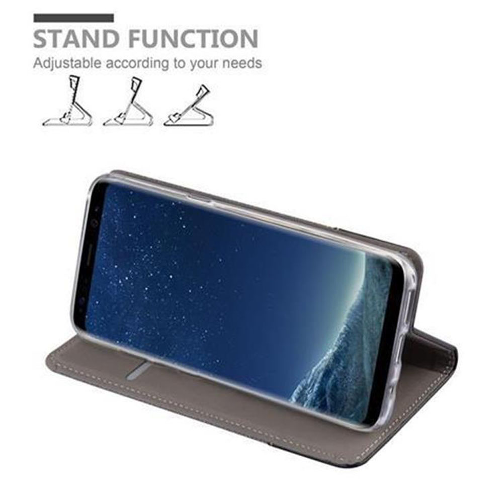 Telefon in einem Gehäuse, auf einem Ständer aufgestellt. Der Bildschirm zeigt ein dunkles, unscharfes Bild.