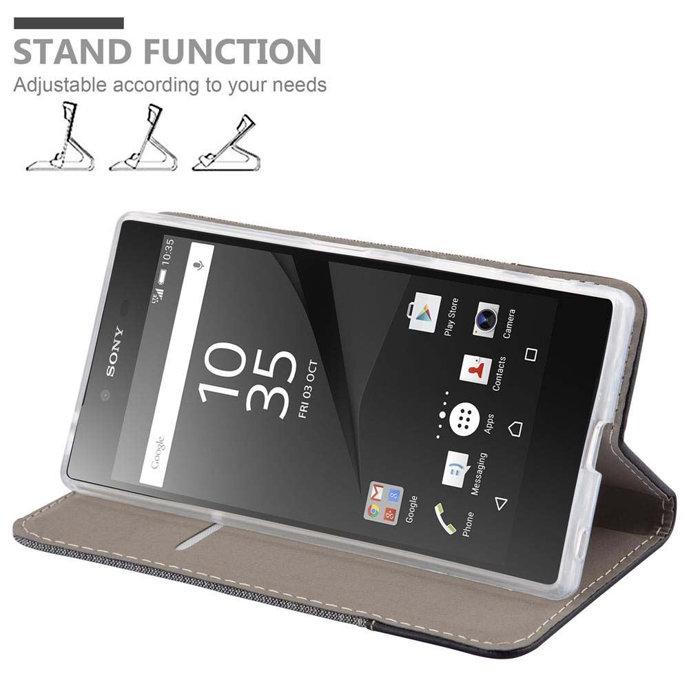 Telefono Sony in una custodia. Funzione stand per regolare l'angolazione del telefono. Il telefono visualizza l'ora e le app.