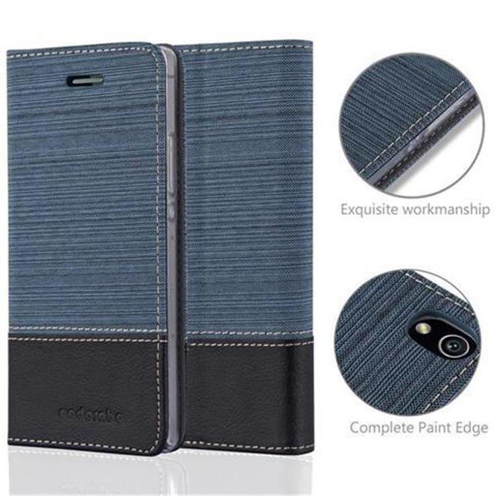 Custodia per telefono blu, aperta, con un telefono all'interno. I dettagli mostrano la consistenza e le cuciture della custodia. Primo piano sui bordi.