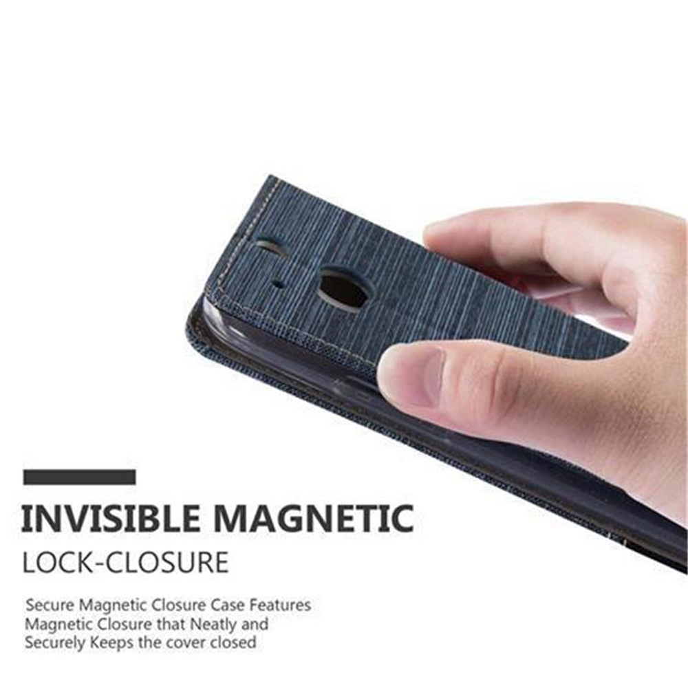 Mano che tiene una custodia per telefono chiusa con chiusura magnetica.