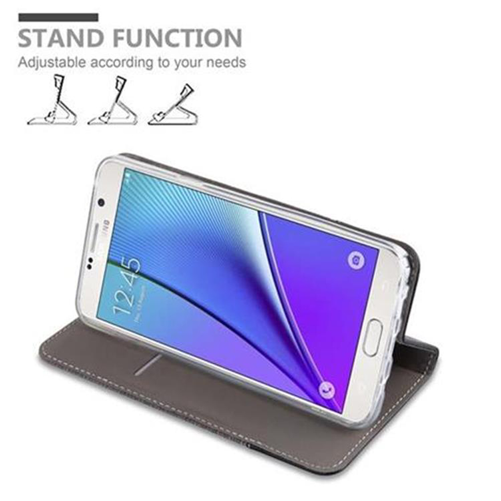 Telefon in einer Hülle mit Standfunktion. Das Telefon zeigt ein farbenfrohes Bild. Text lautet 'Stand Function'.