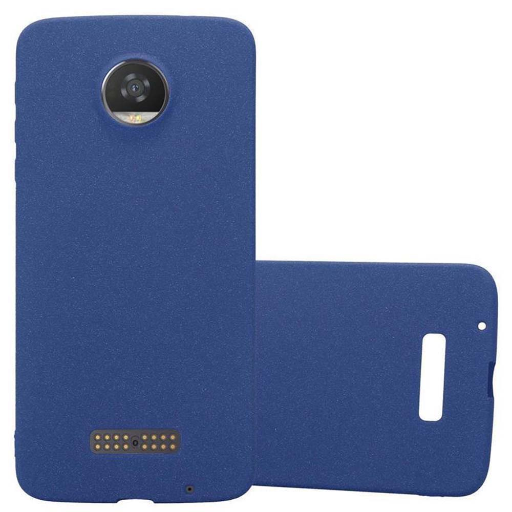Dos fundas azules para teléfono. Una de pie, la otra acostada. Ambas son lisas y tienen un recorte para cámara.