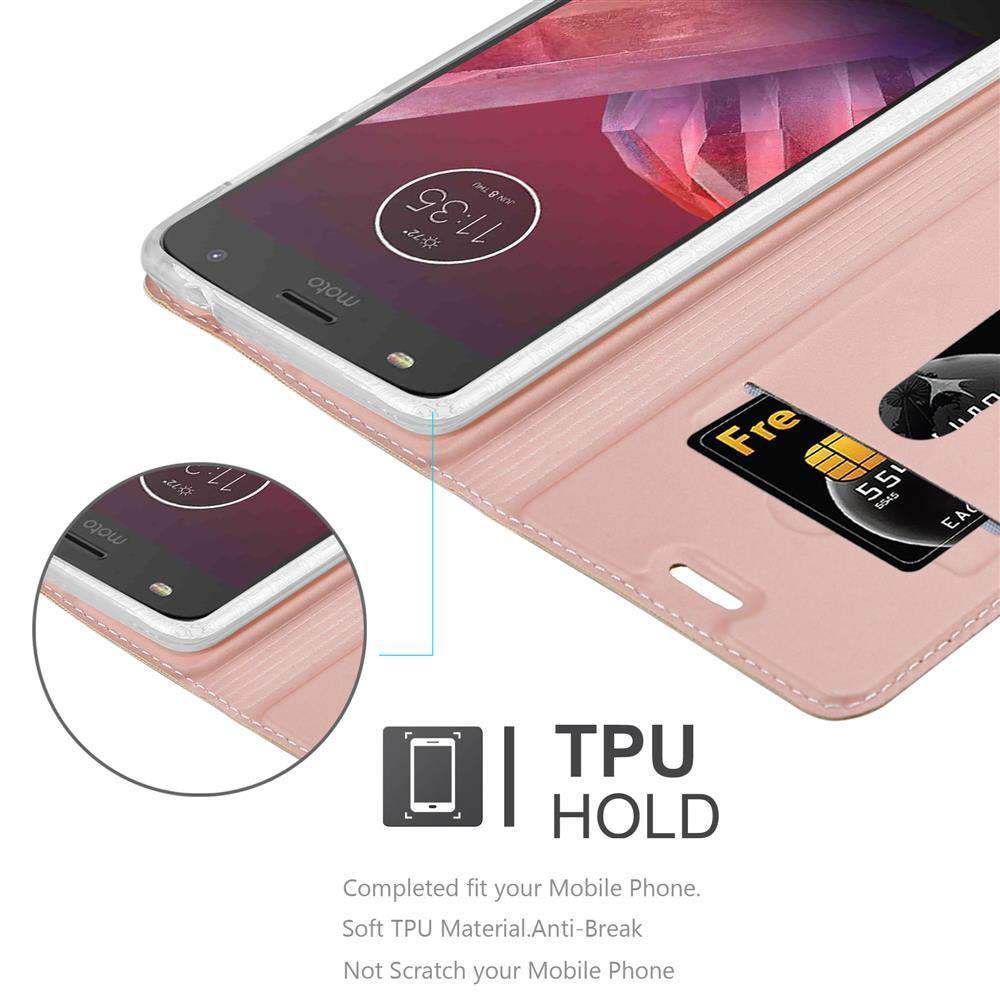Una custodia rosa per telefono è aperta. Contiene un telefono e una carta. Il telefono mostra un orario.