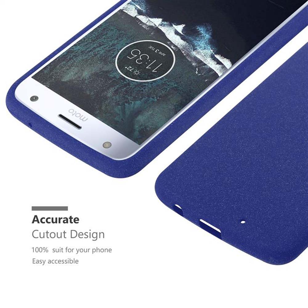 Teléfono blanco en una funda azul. Texto: Diseño de recorte preciso.
