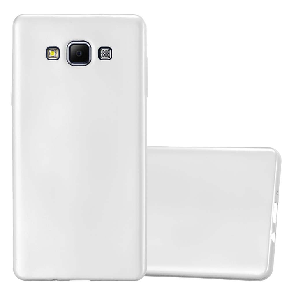 Dos fundas blancas para teléfono. Son para un teléfono con tres cámaras y un flash.