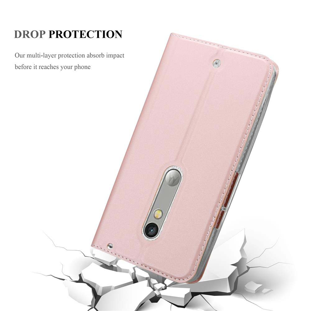 Custodia rosa che protegge un telefono, con cemento rotto sotto.