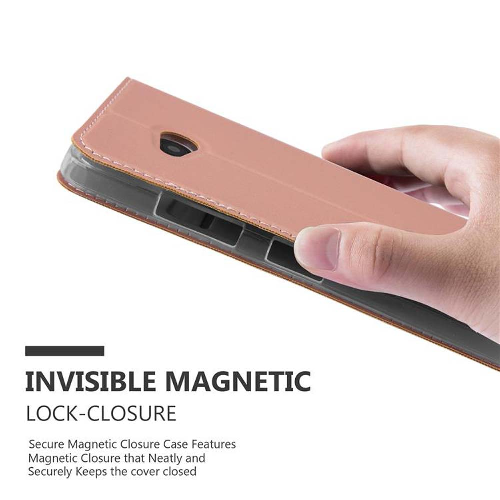Mano sosteniendo una funda de teléfono cerrada, con texto sobre cierre magnético invisible.