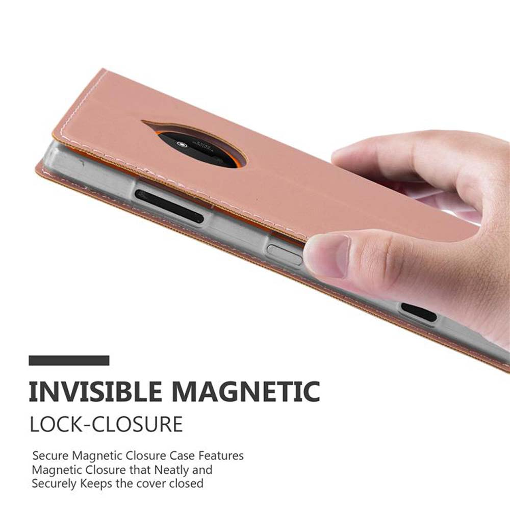 Mano che tiene una custodia rosa chiusa. Testo: 'INVISIBLE MAGNETIC LOCK-CLOSURE'.