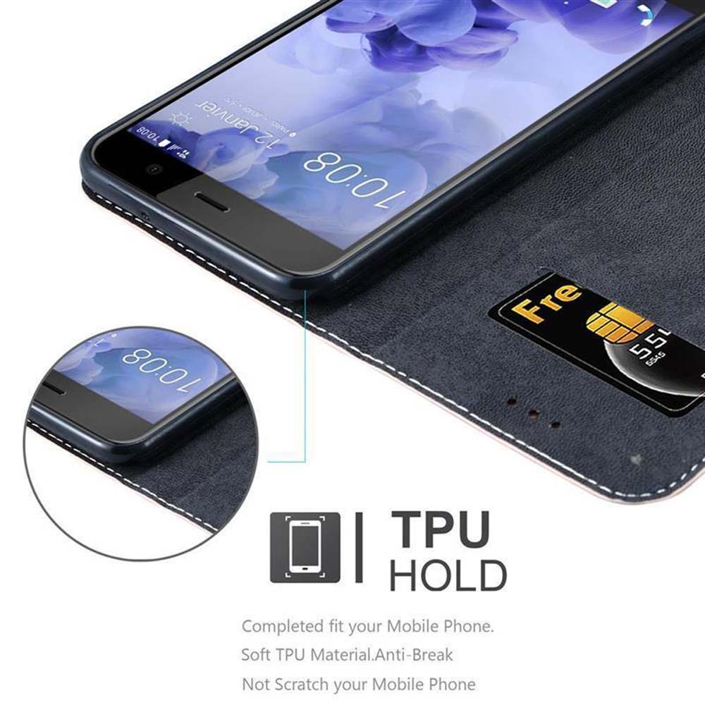 Schwarzes Telefon in einer Hülle, geöffnet, mit einer Karte. Das Telefon steht auf einem Tisch.