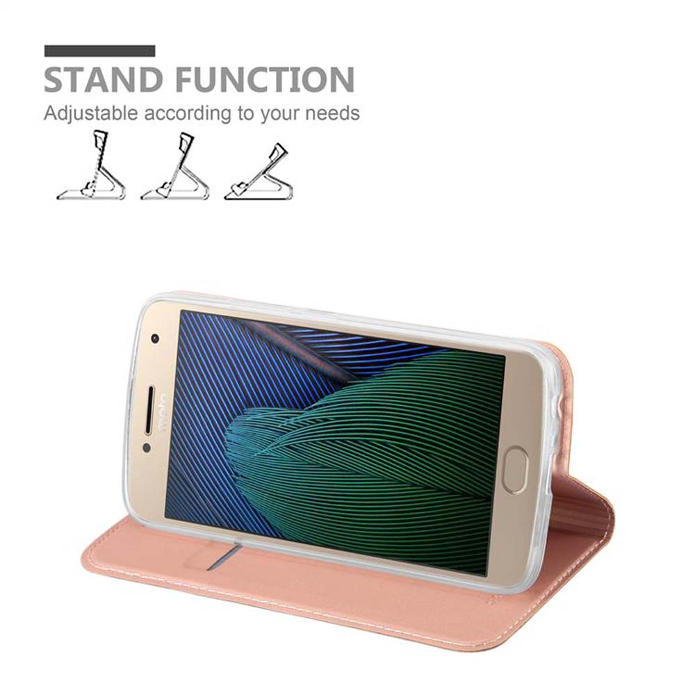 Un telefono in una custodia rosa è esposto. La custodia è aperta, mostrando una funzione di supporto.