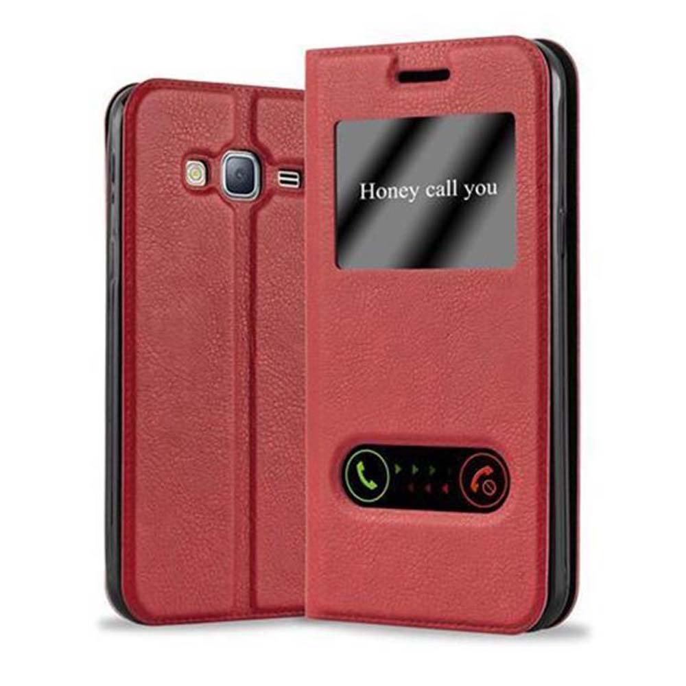 Funda roja para teléfono, cerrada y abierta, mostrando una pantalla con las palabras 'Honey call you'.