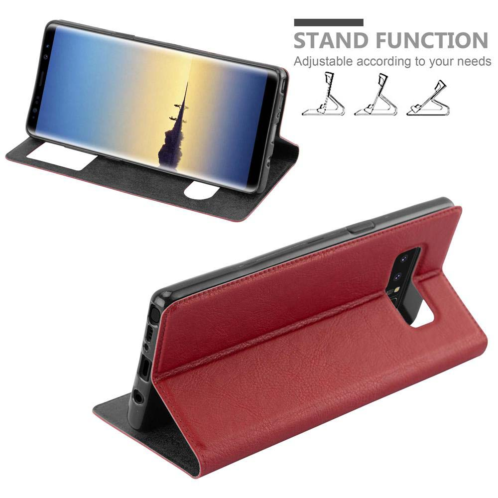 Un telefono in una custodia rossa, con funzione stand. Lo schermo del telefono è visibile. Lo sfondo è scuro.
