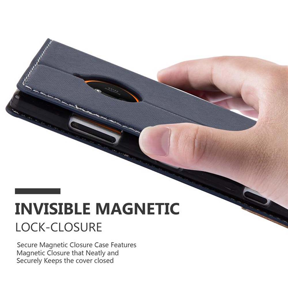 Una mano che tiene una custodia blu per telefono. La custodia è chiusa e ha una chiusura magnetica invisibile.