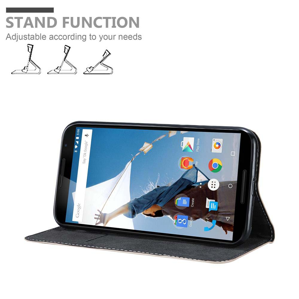 Teléfono en una funda con soporte. La pantalla del teléfono muestra una pantalla de inicio.