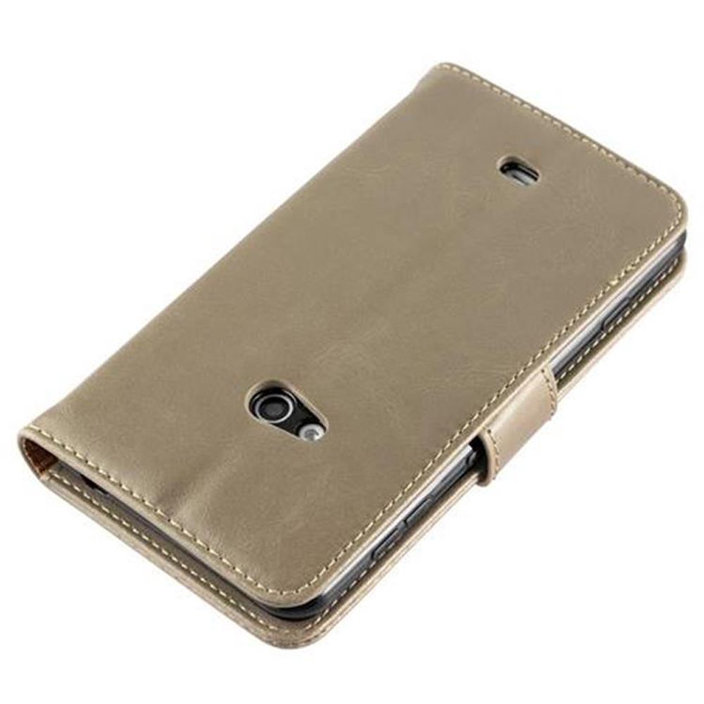 Funda de teléfono, marrón claro, cerrada, muestra orificio de cámara y cierre magnético.