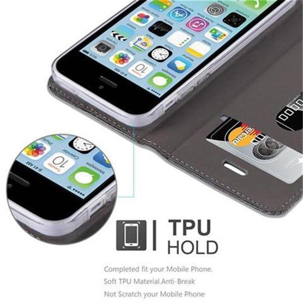 Teléfono en una funda, con ranura para tarjeta visible. Pantalla encendida.