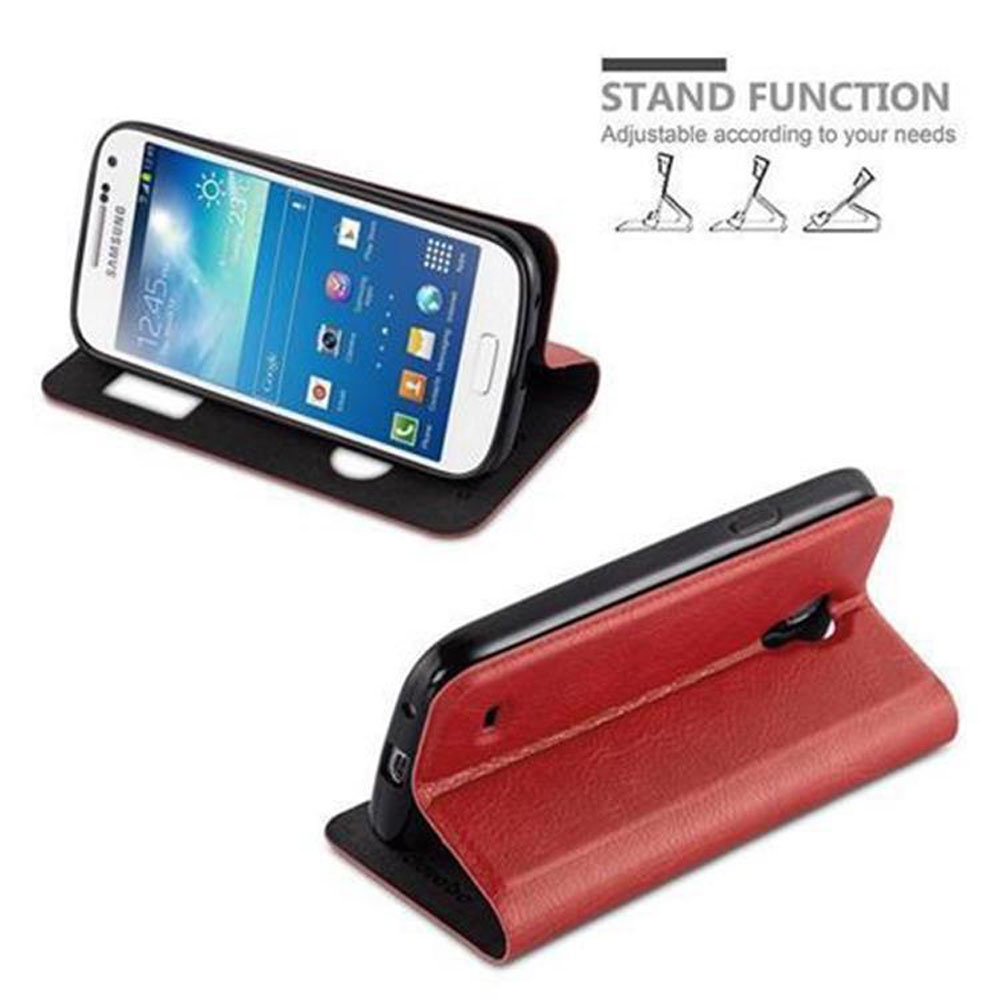 Un telefono in una custodia rossa, aperto che mostra lo schermo. La custodia ha una funzione di supporto.