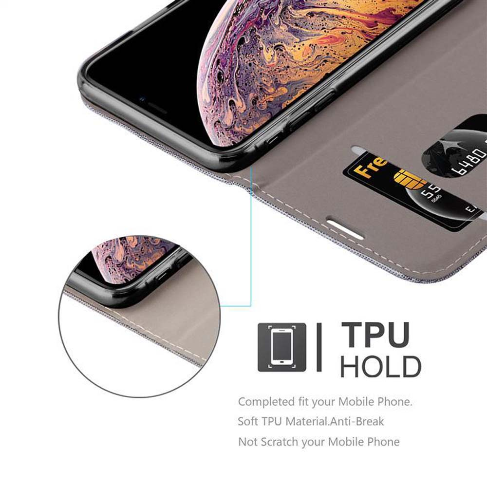 Telefono in una custodia a portafoglio. La custodia è grigia, con scomparti per carte. Schermo e carte del telefono visibili.