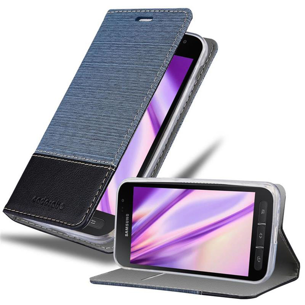 Due custodie. Tessuto blu e pelle nera. Una aperta. Schermo del telefono Samsung visibile.