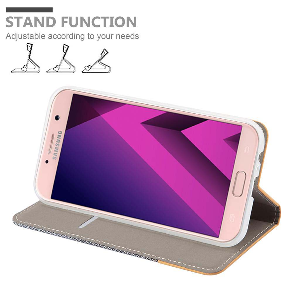 Ein Telefon in einer Flip-Hülle. Die Hülle ist offen und das Telefon ist aufgestellt, wobei der Bildschirm sichtbar ist.