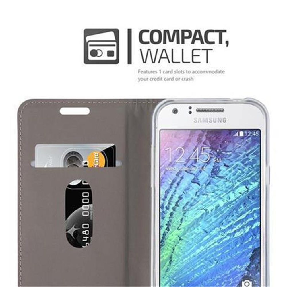 Telefono in una custodia grigia. Sono visibili carte e una carta di credito. Viene mostrato anche lo schermo del telefono.