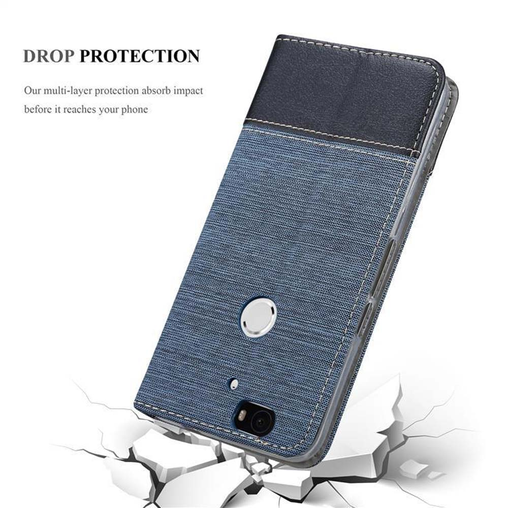 Custodia blu per telefono con telefono all'interno, che mostra protezione dalle cadute.
