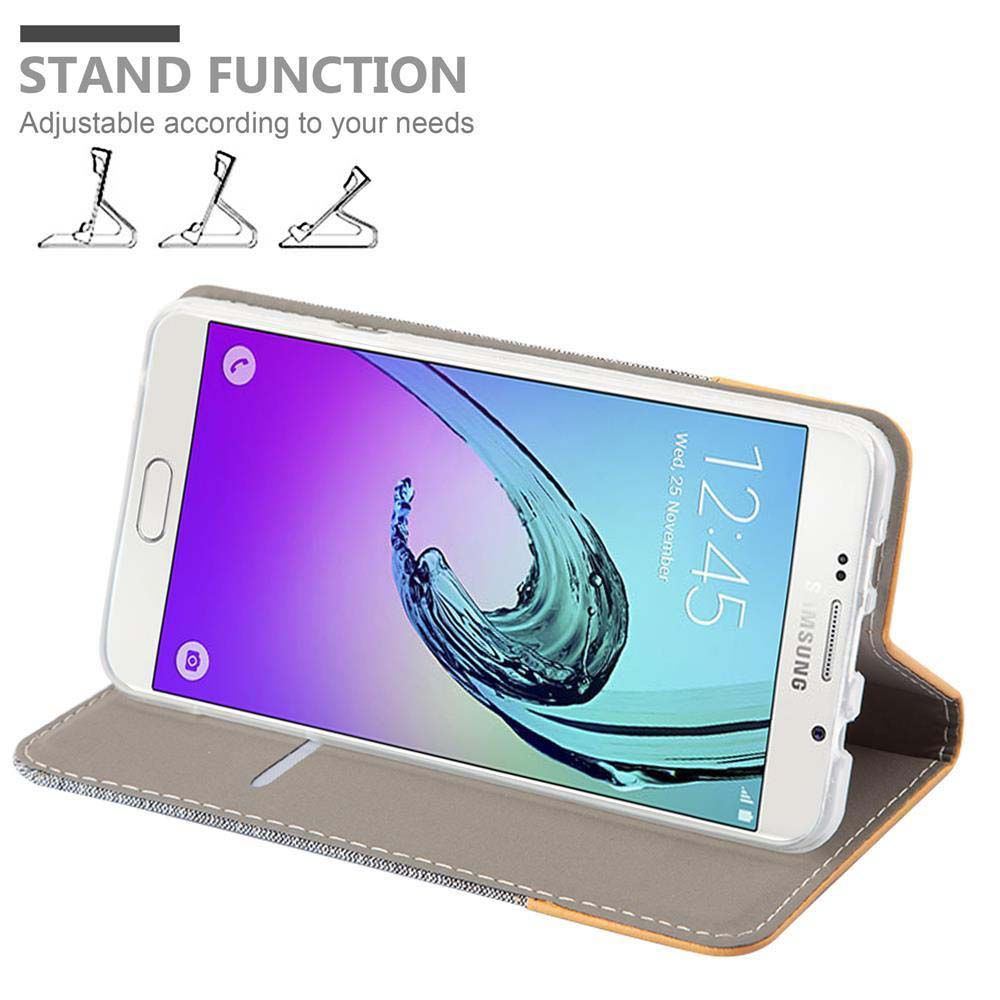 Telefon in einem Gehäuse, das die Zeit anzeigt. Ständerfunktion mit einstellbaren Positionen, auf hellem Hintergrund.